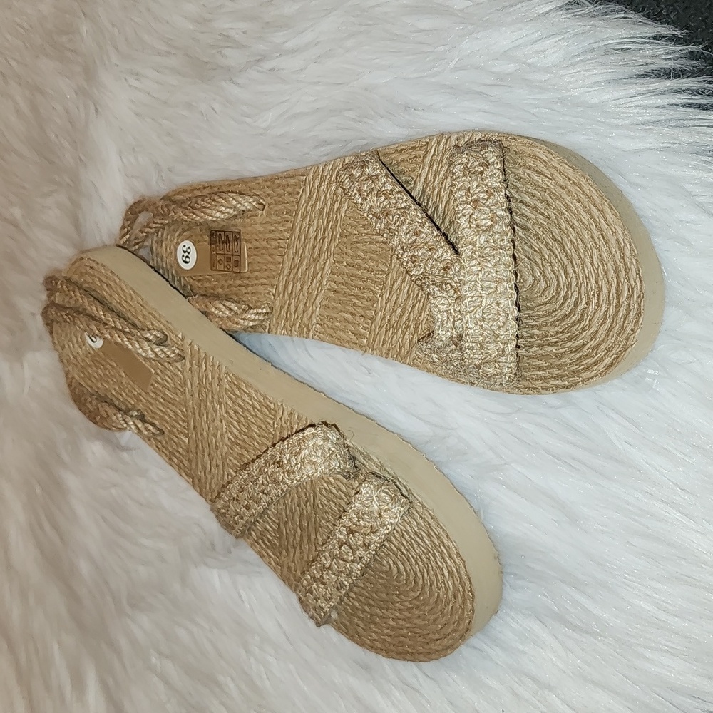 New Women's Sandals, NWOT, Size 8.5